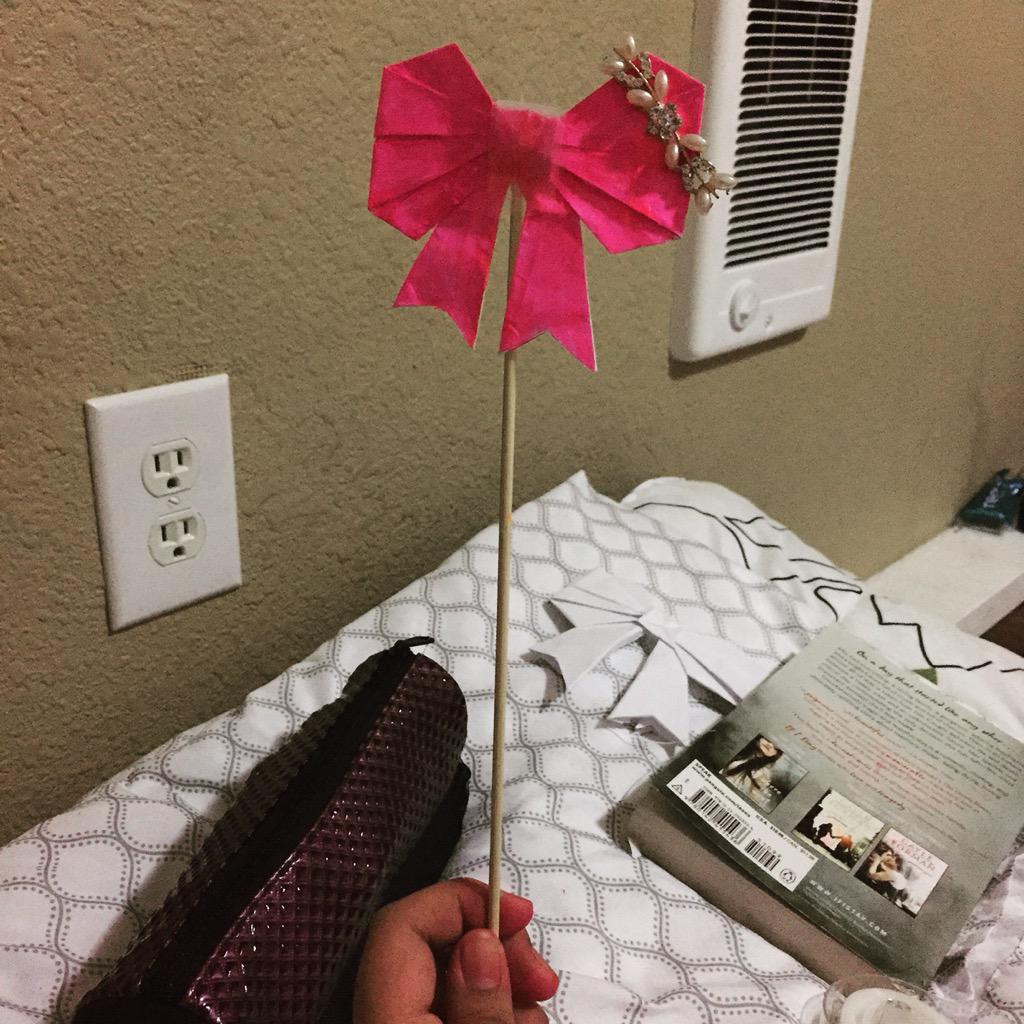 BeaFranzine's tweet image. Cause I'm Bored 😕😂😂😂🎀🎀🎀
#PaperBow