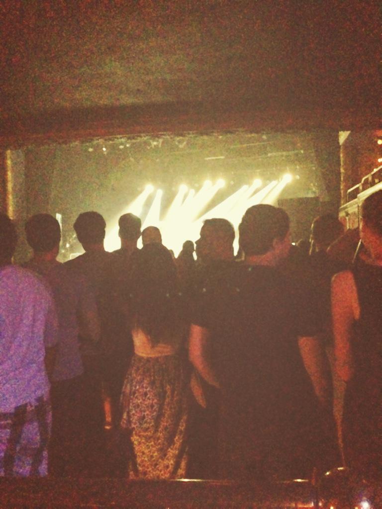 thesisterslee's tweet image. The view when you&apos;re in a wheelchair @TheVicChicago. #bummer #accessibilityissues @WALKTHEMOONband @thehalocline