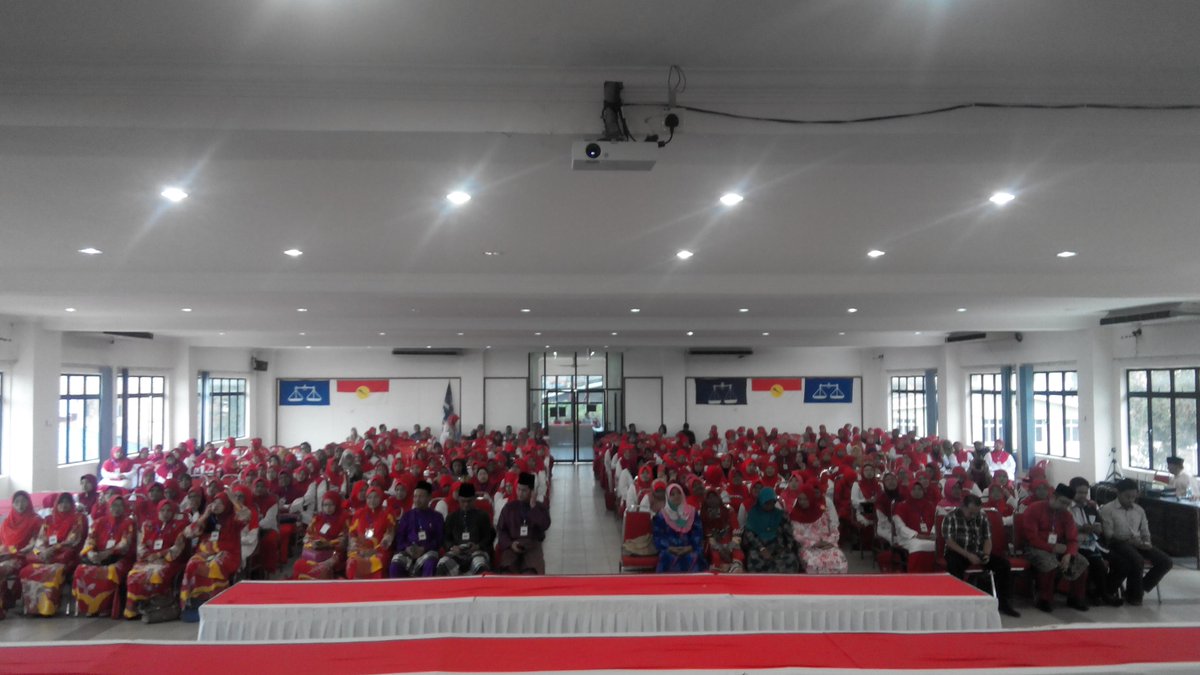 71Norlela's tweet photo. Wnt UMNO Tloh bsdg 1436H. http://t.co/XDP9mcn27W