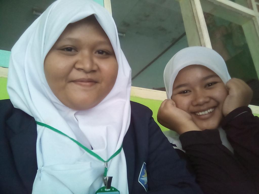 Jhenny_Putri's tweet photo. Hehehe http://t.co/Ox7MdAy8bj