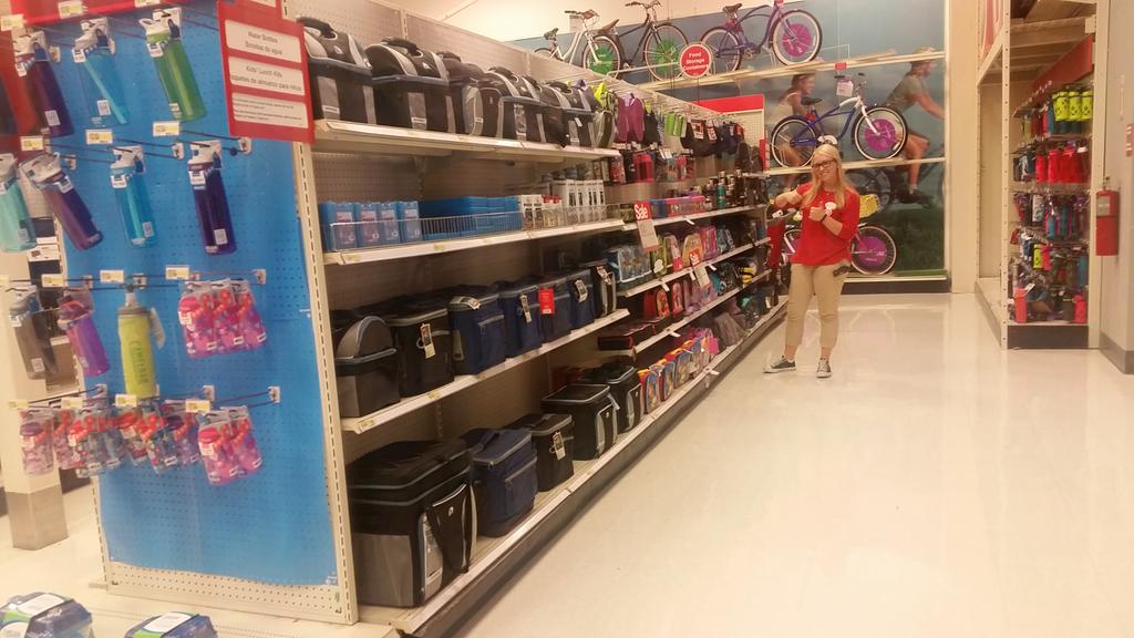 HBTGT's tweet photo. Intern Natalee's last closing LOD shift and she is leading the zone like a boss! #NataleedarealMVP #1763gonnasmissyou http://t.co/nooSp0eHPO