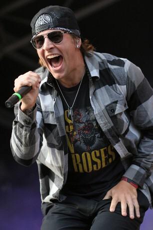 Happy birthday to M. Shadows.   Aka the lead singer of one of my favorite bands 