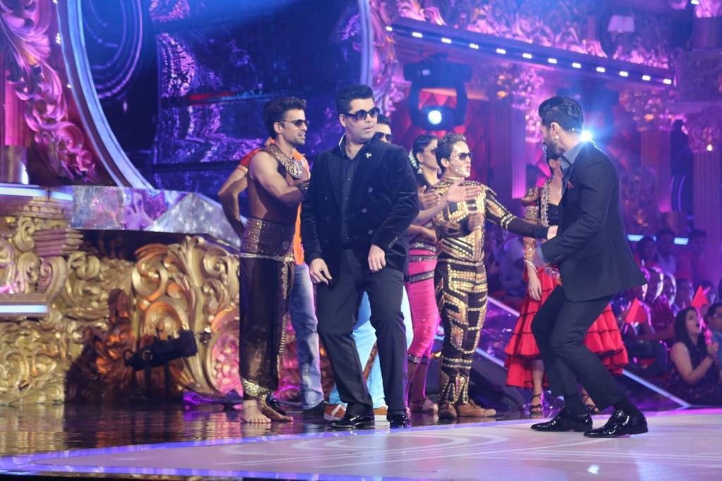 _FaisalKhanFC's tweet photo. @faisalkofficial dances wid @shahidkapoor ? Oh I was waiting for diz 2 happen 😍👏💃
#JhalakReloaded #ExcitementReloaded http://t.co/oW5THKGb2X