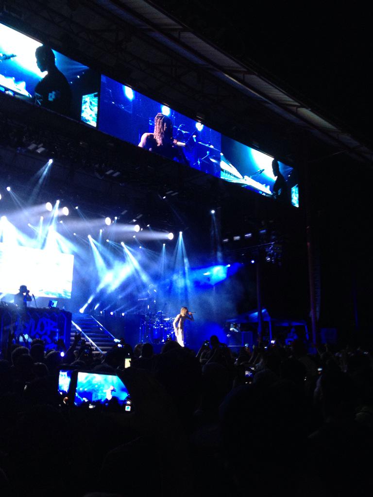 RapidDevin's tweet photo. Wiz was a hell of a time! Amazing show amazing venue, stay liftedπβοΈ #theboysofzummer http://t.co/ui8TchvCNv