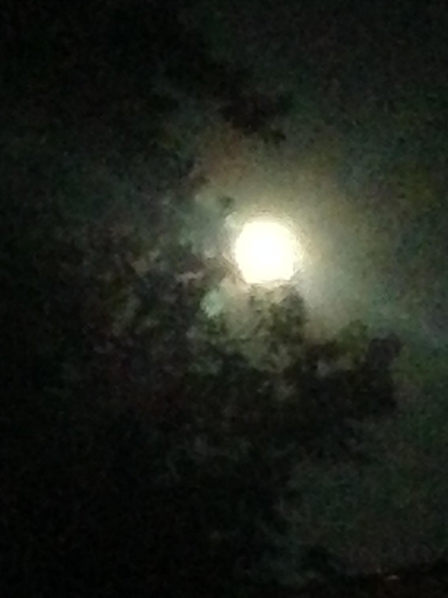 CrosoJacob's tweet image. Dat moon rn. Idaho ✌🏿️