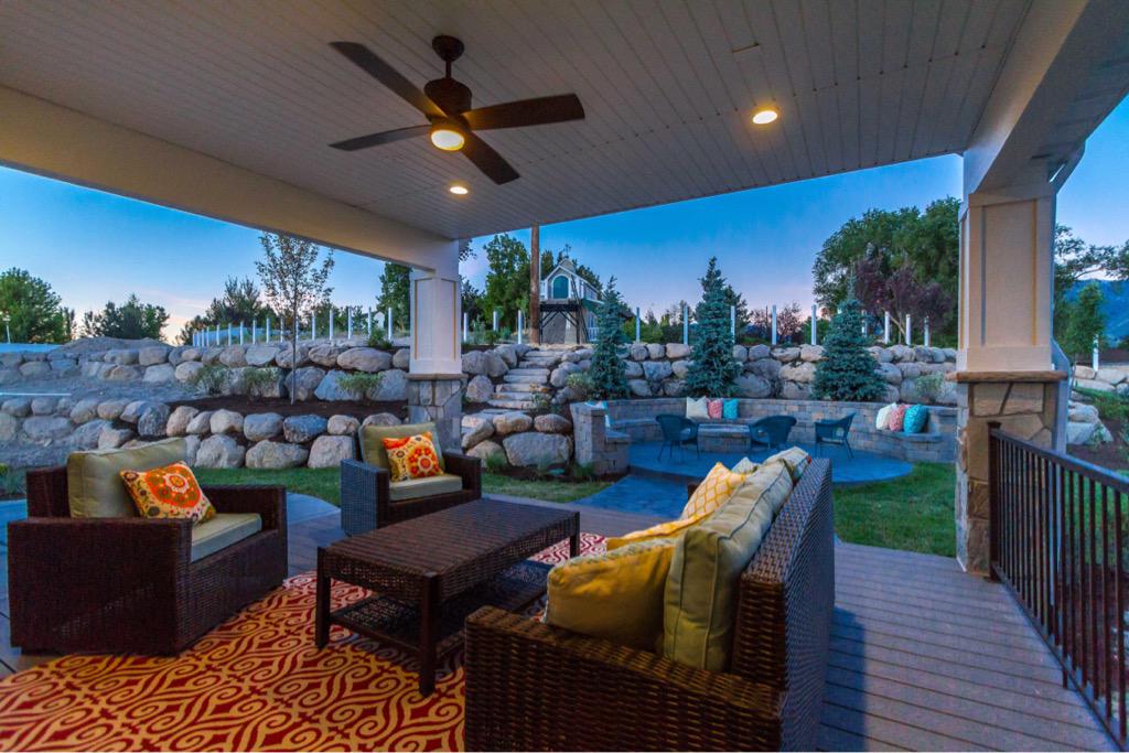 N8lrsn's tweet photo. Pretty amazing outdoor living space! @EBuildersUtah @SLParadeofHomes #slparade23 http://t.co/VcMqKNa4dQ