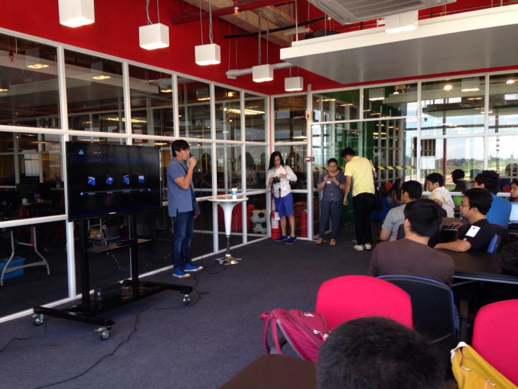 petixe's tweet photo. happening now #pampdev learn with mentors http://t.co/snLSRCswFe