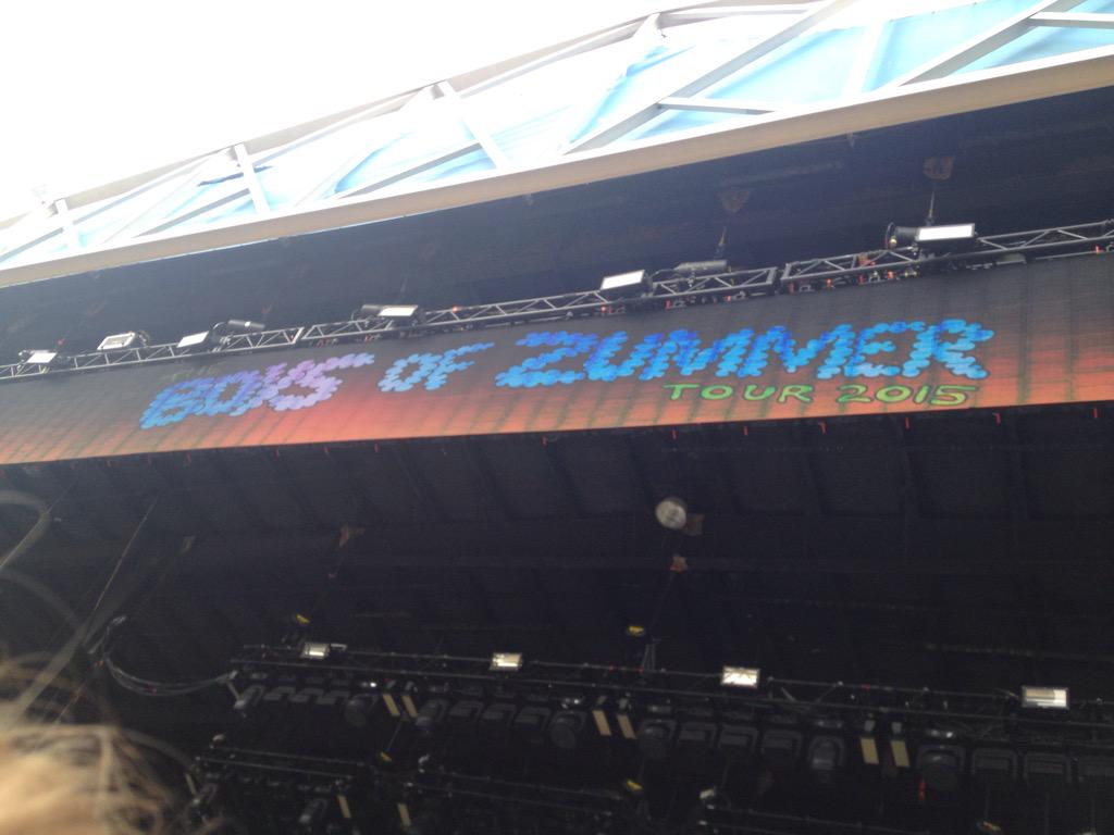 amme_dancer's tweet photo. Take me back to #BoysOfZummer #OvercastKid 😍🎸😭 http://t.co/Gv7ZZYzn51