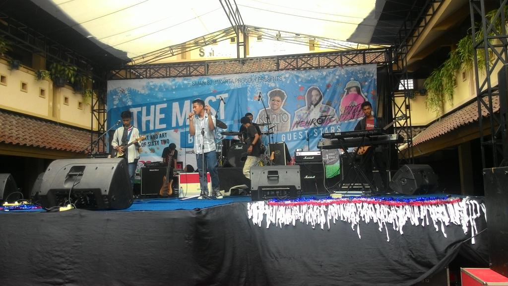 OSIS62's tweet photo. Sekarang lagi ada penampilan dari DREAMZONE lho seru bangettt😍🎶 http://t.co/HhcI18w5lR