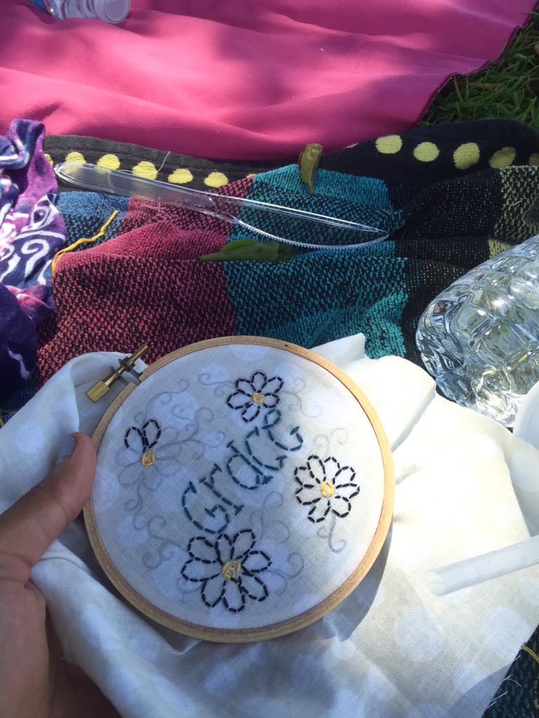 mikhaelamallari's tweet photo. Made this for my mom at the beach and didn't know 5 hours already passed by π§ #doinggrannythings #timeflieshavingfun http://t.co/1zbVaXPTWQ