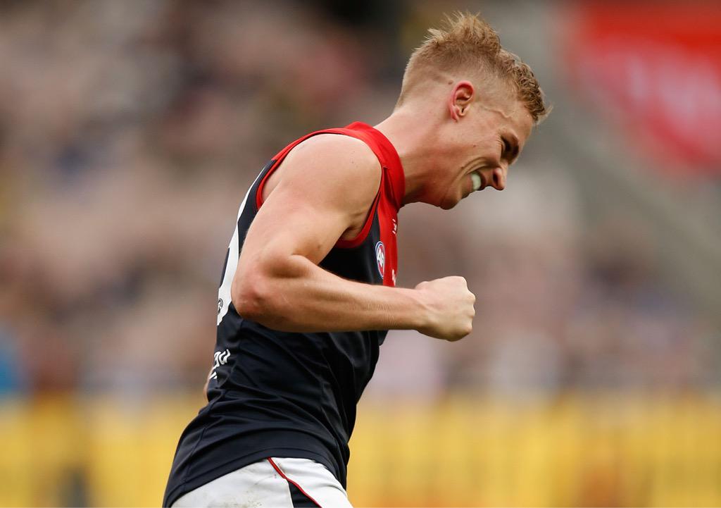 How good was this guy today? <a href="/bvince23/">Bernie Vince</a> racked up 29 disposals and kicked 3 important goals! 💪🔴🔵