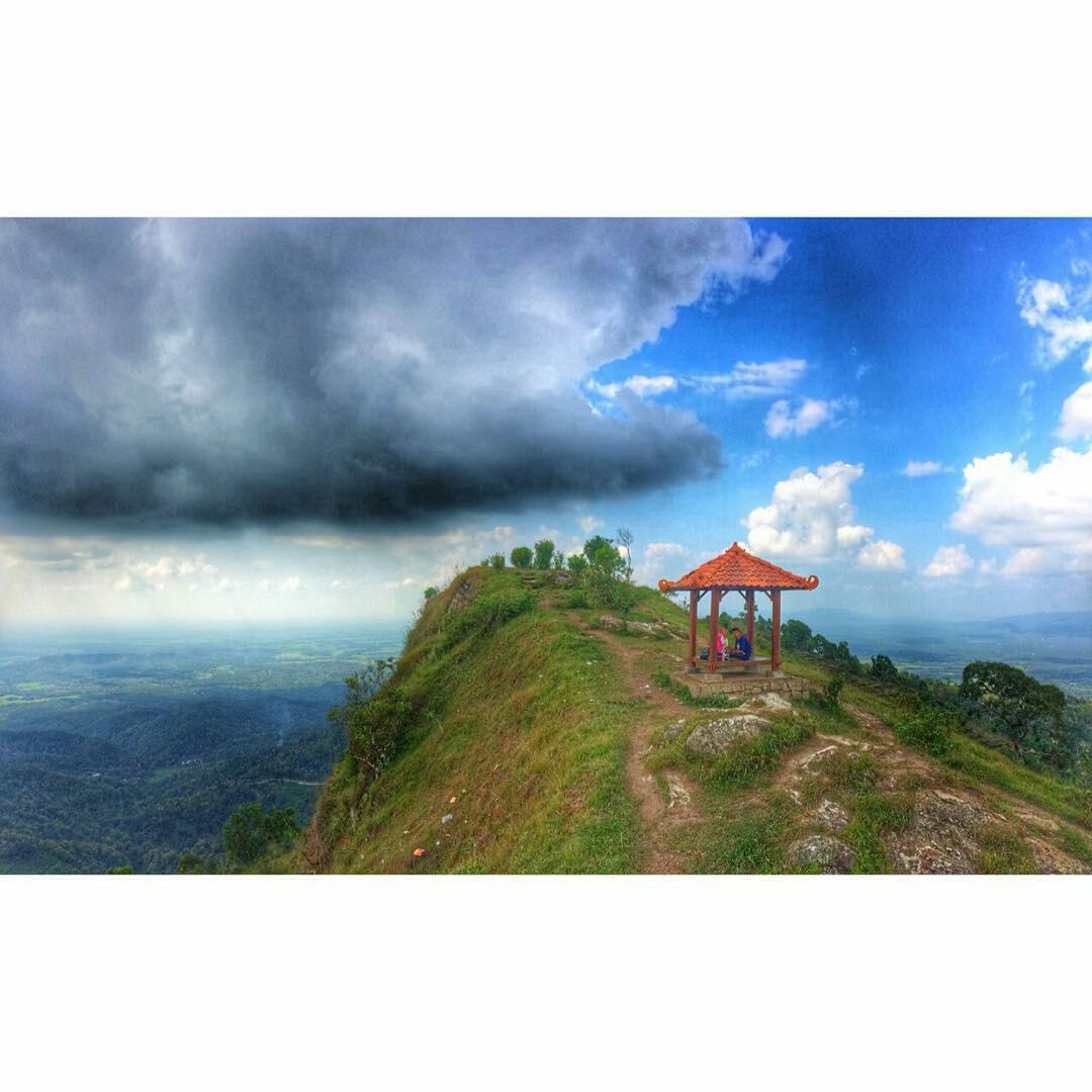 Jogja24Jam's tweet photo. Satu lagi 'surga' dari jogja, puncak Baturagung, gunungkidul Yogyakarta. foto ig: alfanegita http://t.co/sL9SkHxwzn