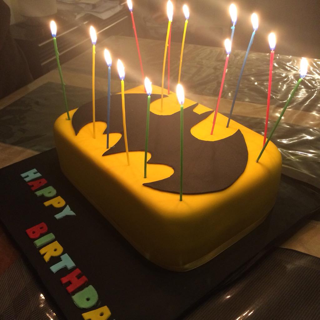 KristyR_JBaus's tweet photo. It was my birthday yesterday! Look at my amazing cake that I had :) #batman http://t.co/VyyfsEOLAX