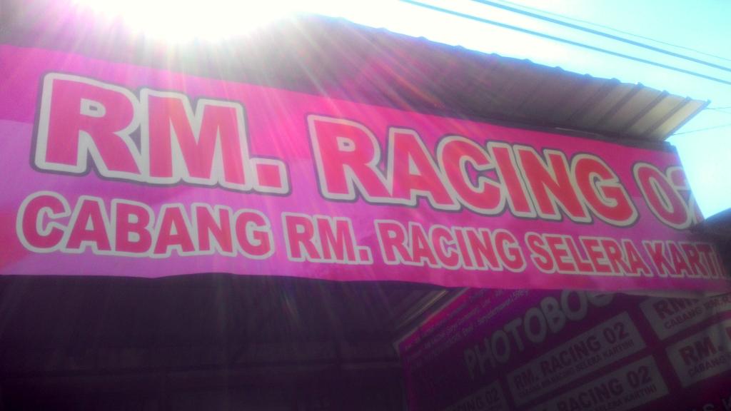 yg di baruga dan di sekitarnya silahkan merapat, kalo malam jadi cafe teman, bisa jadi tempat ngumpul+live accoustic