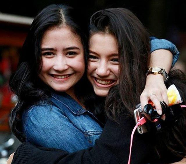 andiraaptr8's tweet photo. Cantik banget kamu @CassandraaLees @cassandrasleee @prillybie 😍😍😍😍😍😍😍😍 http://t.co/xlVx9s6qyf