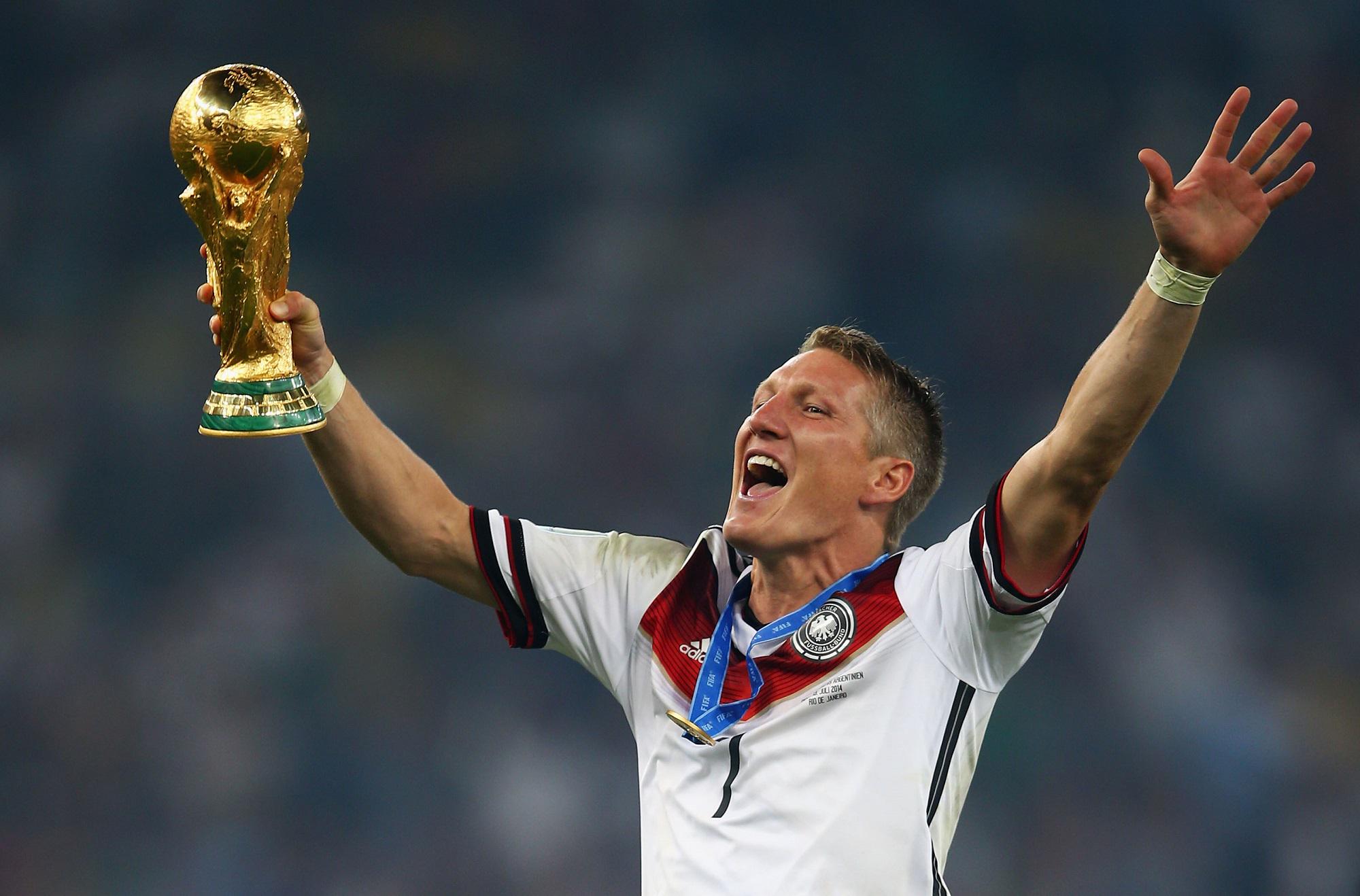  + Weltmeister = Fußballgott. Happy Birthday Bastian Schweinsteiger!   