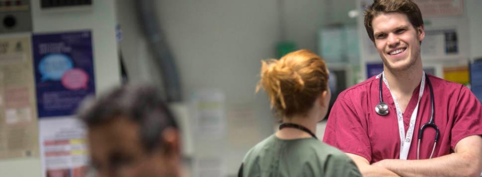 TheBMA's tweet photo. Pay, standard hours, my future? FAQs on junior doctors’ contracts — http://t.co/eJ4Ey13HcH http://t.co/2AoQXid4ie
