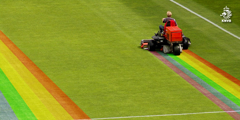 KNVB's tweet photo. Een kleurrijke dag voor iedereen! #GayPride http://t.co/sIrjmiBuUL
