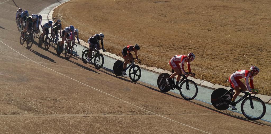 VWEtrackacademy's tweet photo. @BonitasCycling your men @Hermanfouche87  and @dennisvaniekerk controlling the elimination http://t.co/B3NYeGiDTt