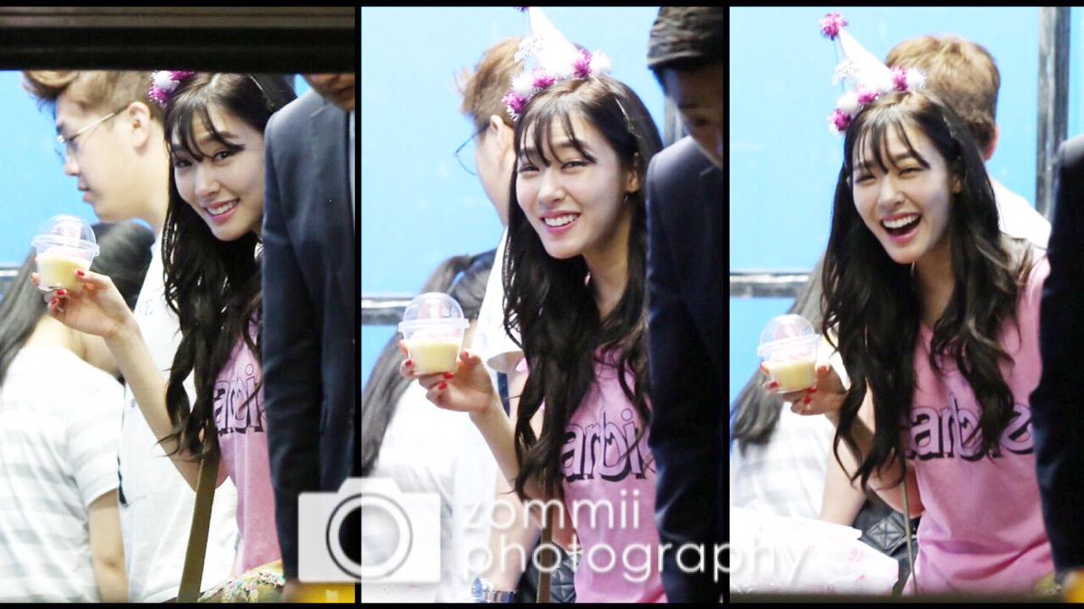 [PIC][01-08-2015]Tiffany tham dự "Tiffany's Birthday Party" tại SM COEX Artium vào hôm nay - Page 2 CLU5hqMUwAAeJ7A
