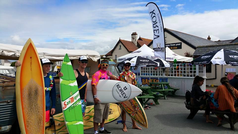 Retro Surf Day @ The Farmers. And the sun is out. #korevpeople