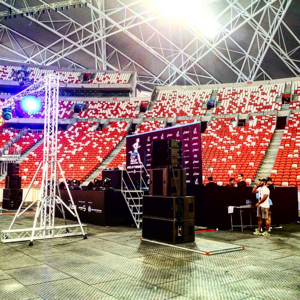 CityRelay's tweet image. Mash is now hyping up the race participants. Look at all the game faces, ready to dash away! #RelayTheNight