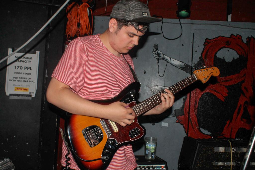 gabesgotsnacks's tweet photo. @DeathLensLA killing it tonight Pt. 1 http://t.co/c1RTTSr6JJ