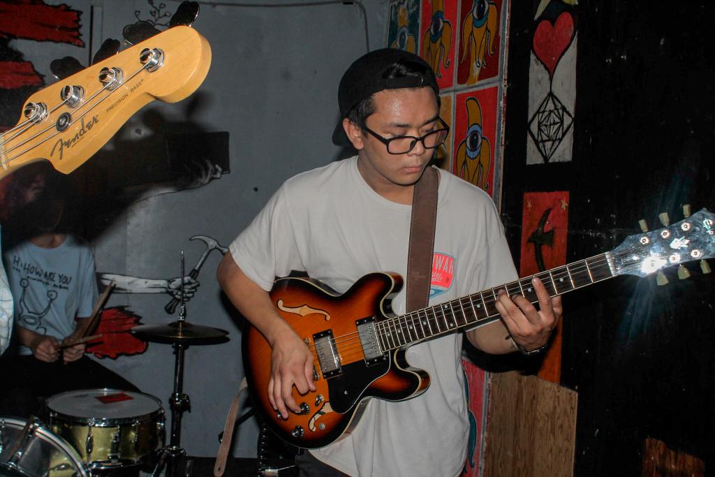 gabesgotsnacks's tweet photo. @DeathLensLA killing it tonight Pt. 1 http://t.co/c1RTTSr6JJ