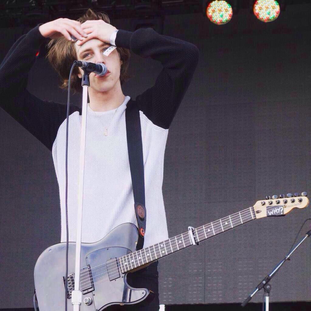 catbgifs's tweet photo. happy birthday to the legend that is van mccann x http://t.co/6UN7Hklu1U