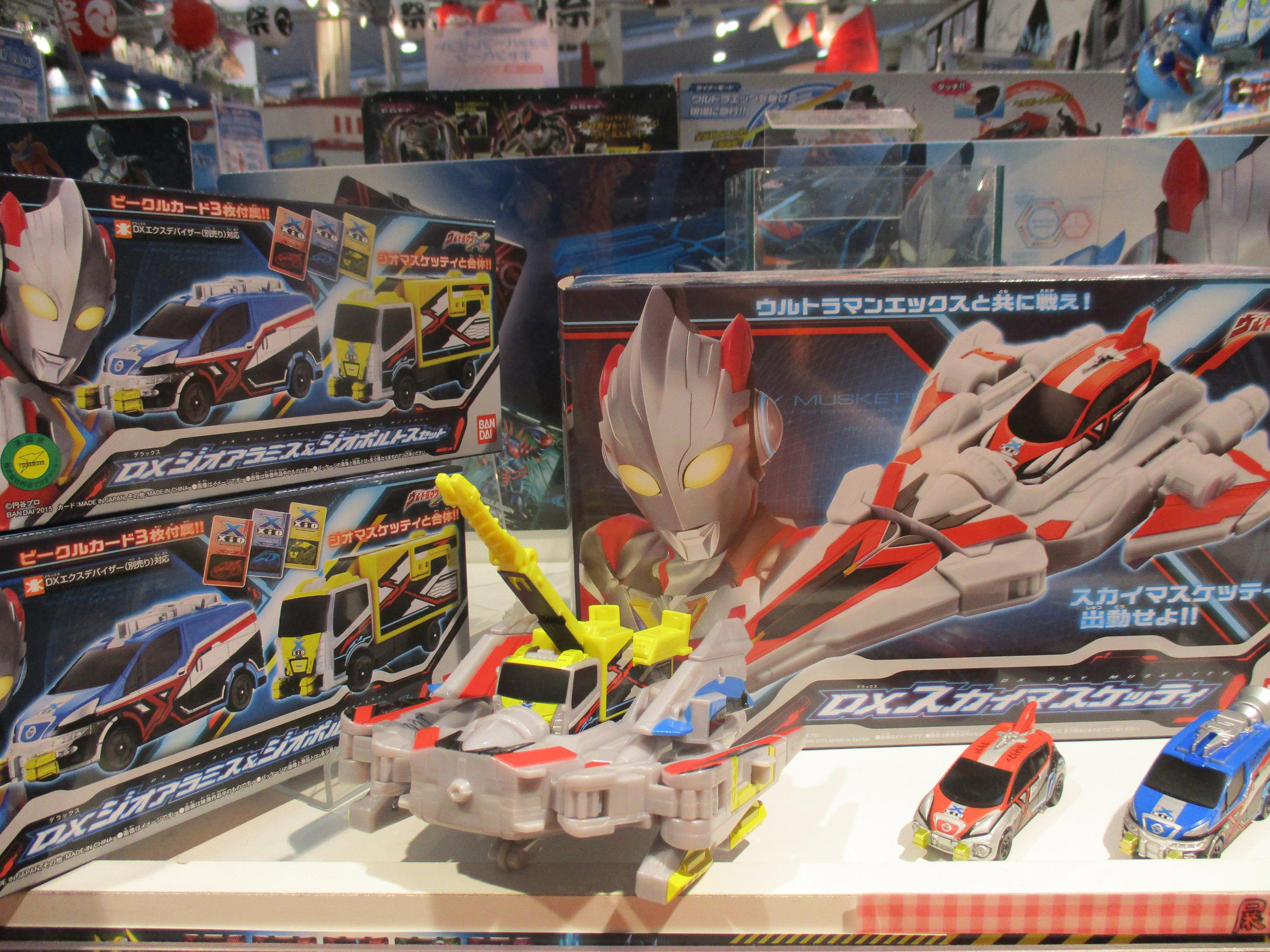 Namcoエアポートウォーク名古屋店 ウルトラマンclub ウルトラマンｘにて登場中のxioの戦闘機 車両シリーズの玩具が発売中です 第3話にてランドマスケッティ登場 第4話では宇宙に 全部揃えてシーンを再現しよう ウルトラマンｘ スカイマスケッ