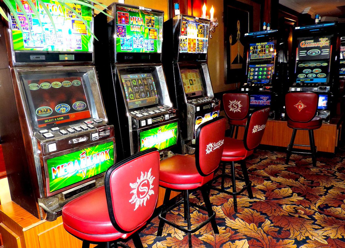 captainsclubke's tweet image. We have state of the art Slot Machines, complete luxury, #cocktails #games #WinInStyle at our Cocktail Party Tonight.