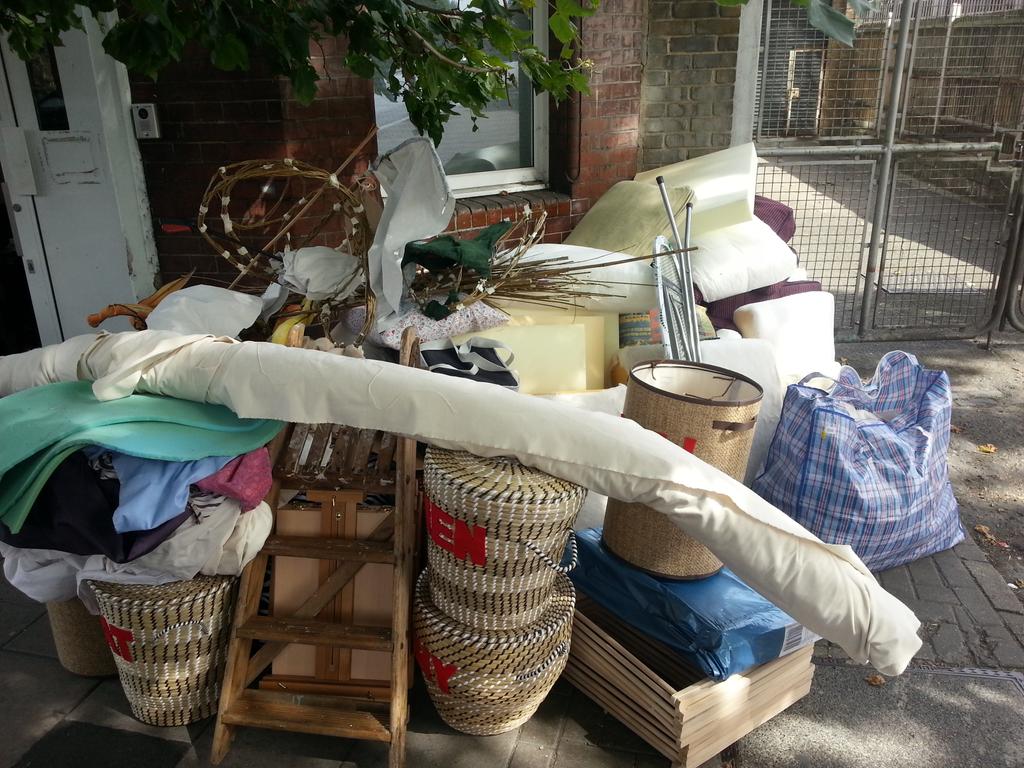SarahJBooth87's tweet photo. packing light for Edinburgh! http://t.co/MNmUSIOpFg