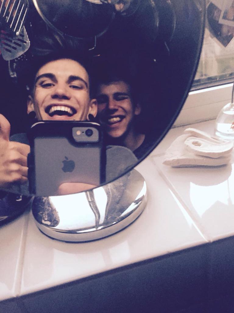 JakeSimsTeam's tweet photo. @jakesims and @joebroberts looked like they had a good night out😂 http://t.co/qePRmFbQJf