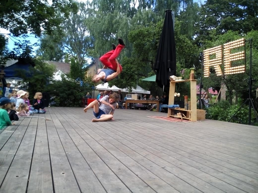 Cirks <a href="/Kalnciemaiela/">Kalnciema kvartāls</a> ! Nakama izrade 14:30! Skrien šurp!