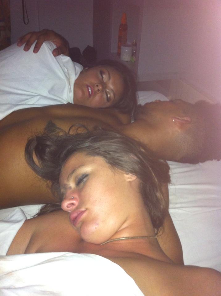 LiamFlint1's tweet photo. @SpottedinZante he's at it again #topcuddler #munterhunter http://t.co/Vut7bf00PX