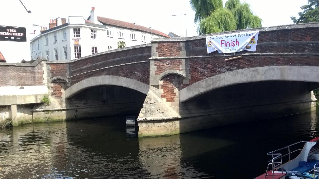 Quirkative's tweet image. In about three and a half hours time this is going to be a scene of utter canardage. #GNDR15 @norwichduckrace