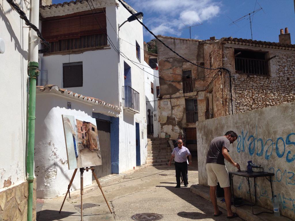 Titaguas_'s tweet photo. Los pintores ultiman sus obras. Esta tarde, la entrega de premios http://t.co/CHUEXcEegg