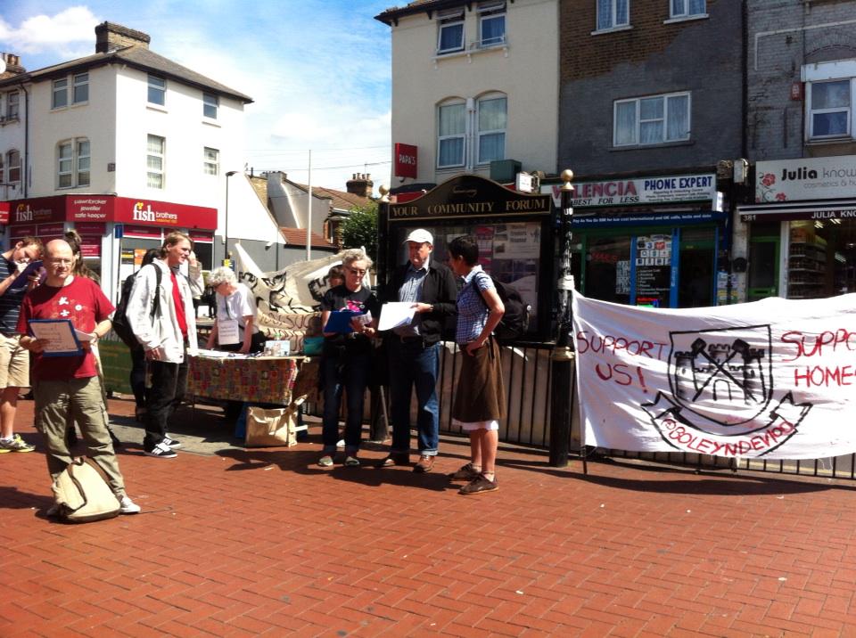 cockneyrebelx's tweet photo. @bolyendev100 Queens Market Community action 4 local residents - puts mayor Robbin' &amp; his £500mil debt cock up 2shame http://t.co/xa59OXPibv