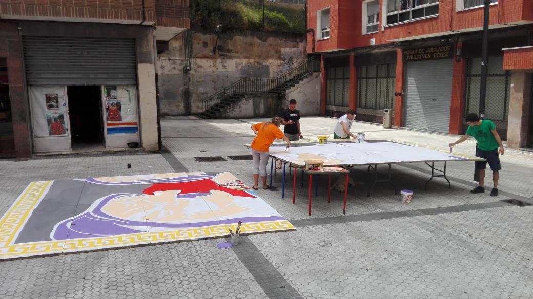 kaixogazteok's tweet photo. Llenando Zurbaranbarri de paneles y pintura. Lanean jarraitzen dugu! http://t.co/r27umrMG1W