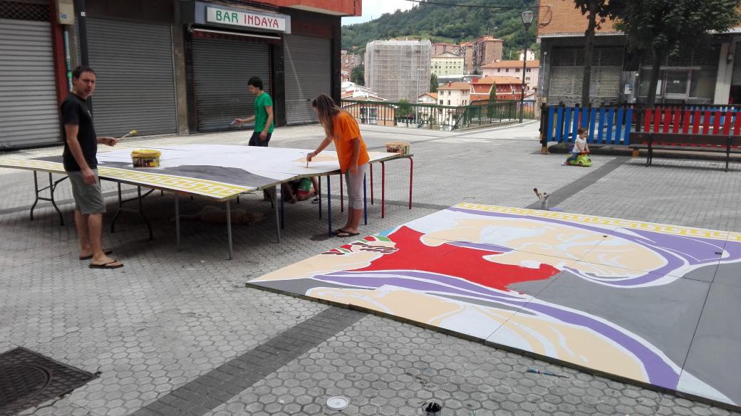 kaixogazteok's tweet photo. Llenando Zurbaranbarri de paneles y pintura. Lanean jarraitzen dugu! http://t.co/r27umrMG1W