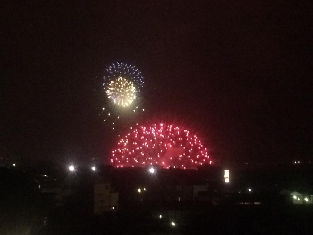 sasayan_uver's tweet photo. 酒田は水上花火があるから好き！ http://t.co/wuzM0vm58s
