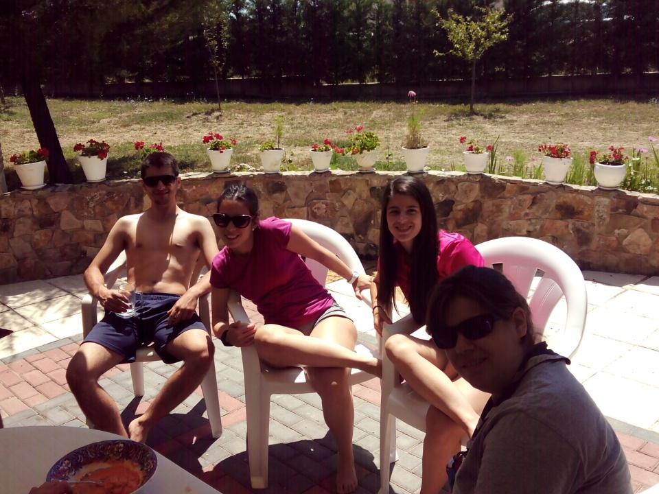 GSXIILinajes's tweet photo. Aquí seguimos de pos-campamento, secando las tiendas!! :) http://t.co/GltRQkhbHG