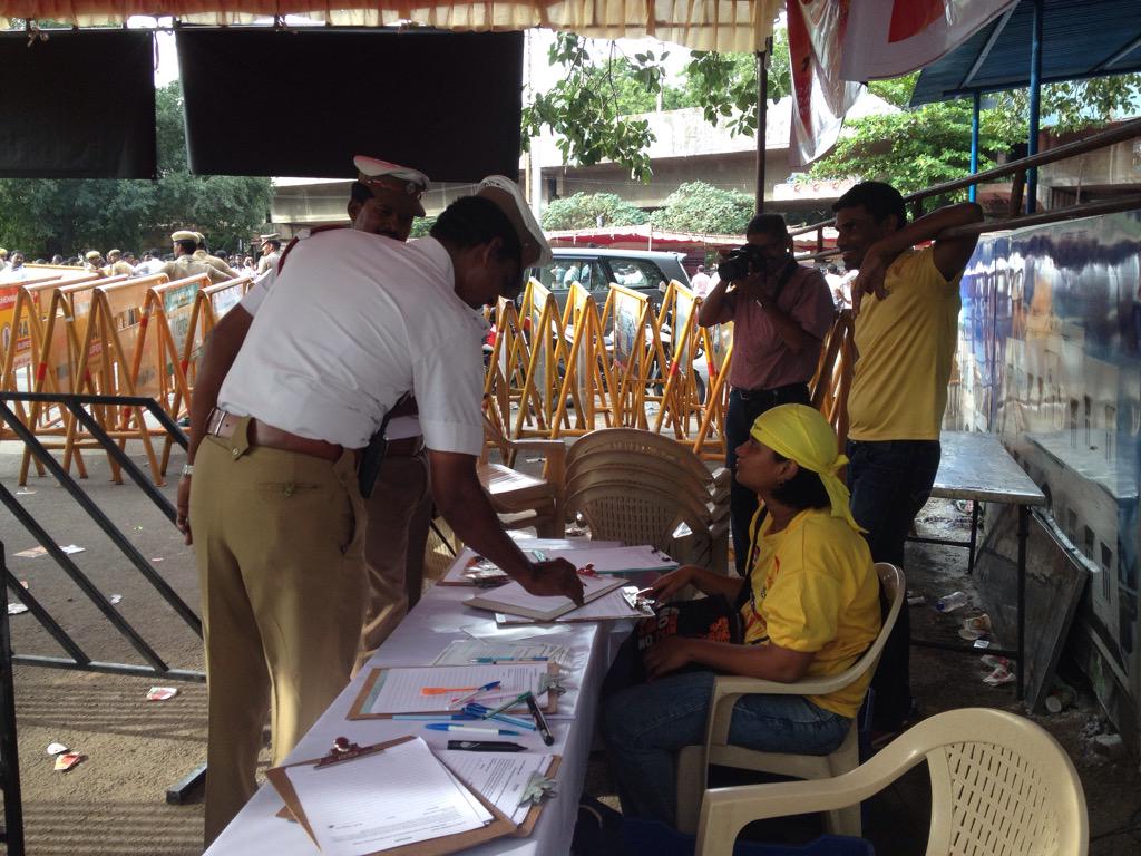 ChennaiIPL's tweet image. Our #superfans come in all uniforms! #whistlepodu #SaveCSK