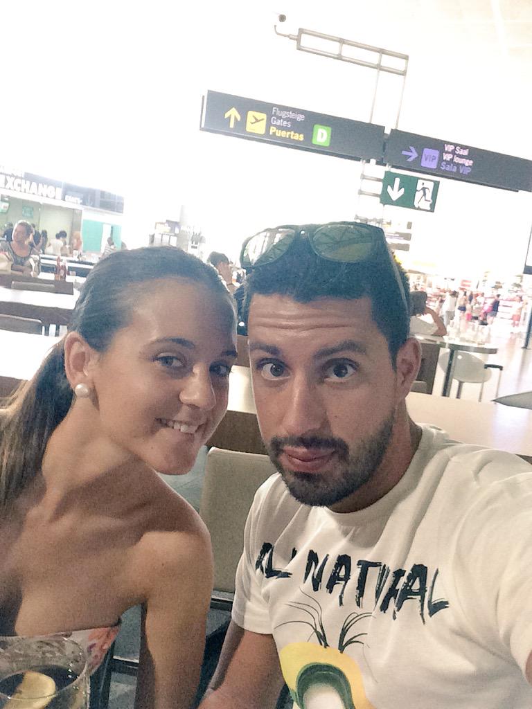 Rafaprieto87's tweet photo. Vamos que nos vamossss... Comenzamosss vacacionessss #relaxmaximo #bcn2015 #VeranoJoven2015 @lourdesosuca http://t.co/dhBQeYqwVw