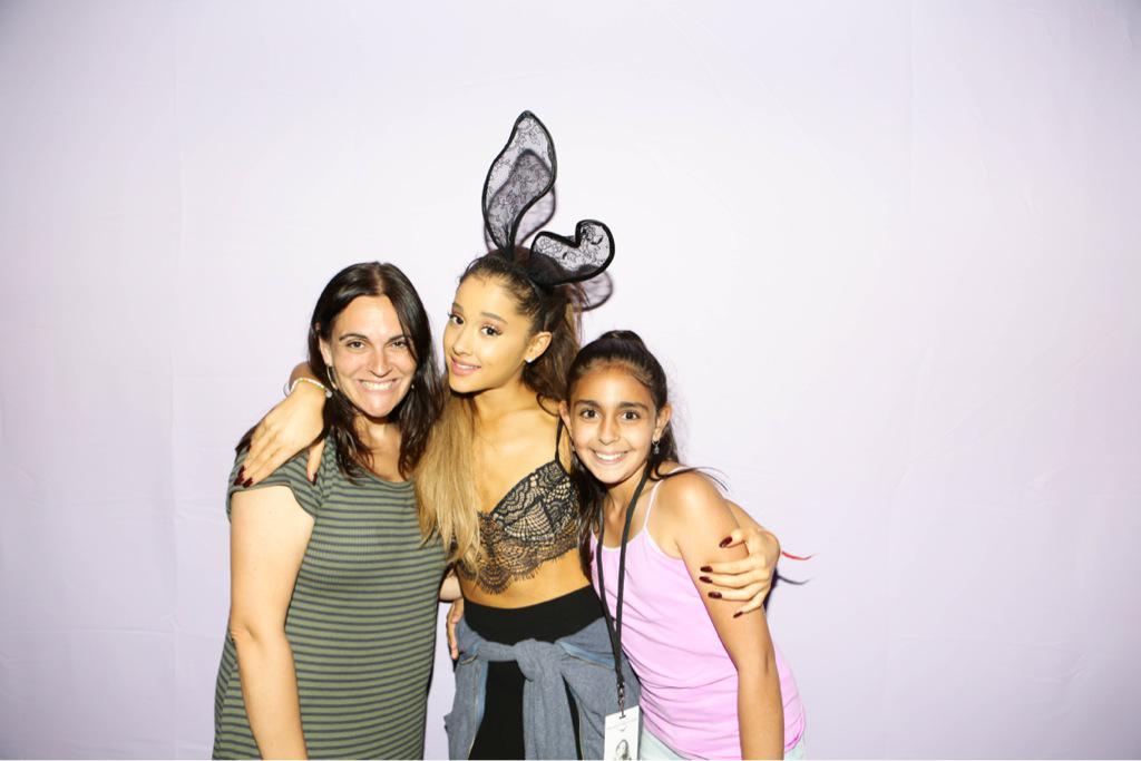 GrandePoland's tweet photo. Meet &amp; Greet w Filadelfii (29 lipca) http://t.co/o7ylLsls1V