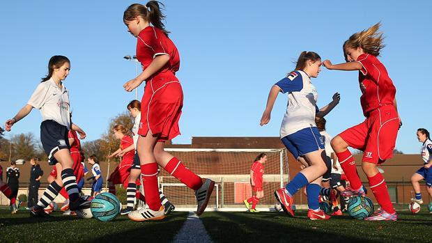 EnglandFootball's tweet photo. FA and Sport England to invest £3.7m as female participation in football continues to rise http://t.co/r7qofA6Y3r http://t.co/rNOLCd1VD2