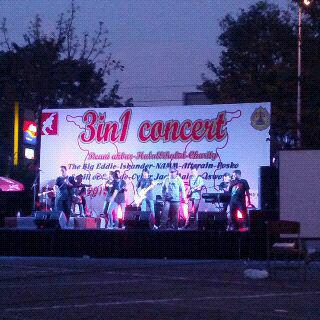 <a href="/iswoyoo/">iswoyoo</a> on stage | <a href="/rizal_zaky/">Hanief Rizal Zaky</a>  <a href="/rizkysilviaw/">kikik</a> <a href="/Adhi_TiGlas/">ADS</a> @AdieAlk_ <a href="/Romanyooman/">Roman yooman</a> liyane ra nduwe twitter 😥