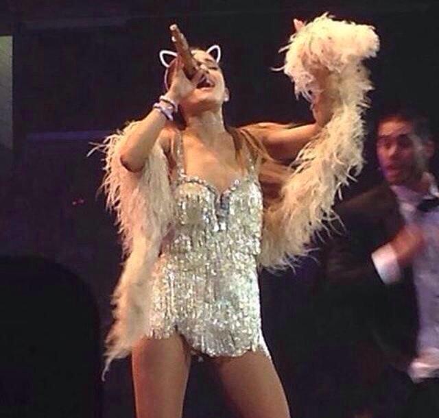 GrandePoland's tweet photo. The Honeymoon Tour w Albany (31 lipca) http://t.co/rh8W4hAH1x