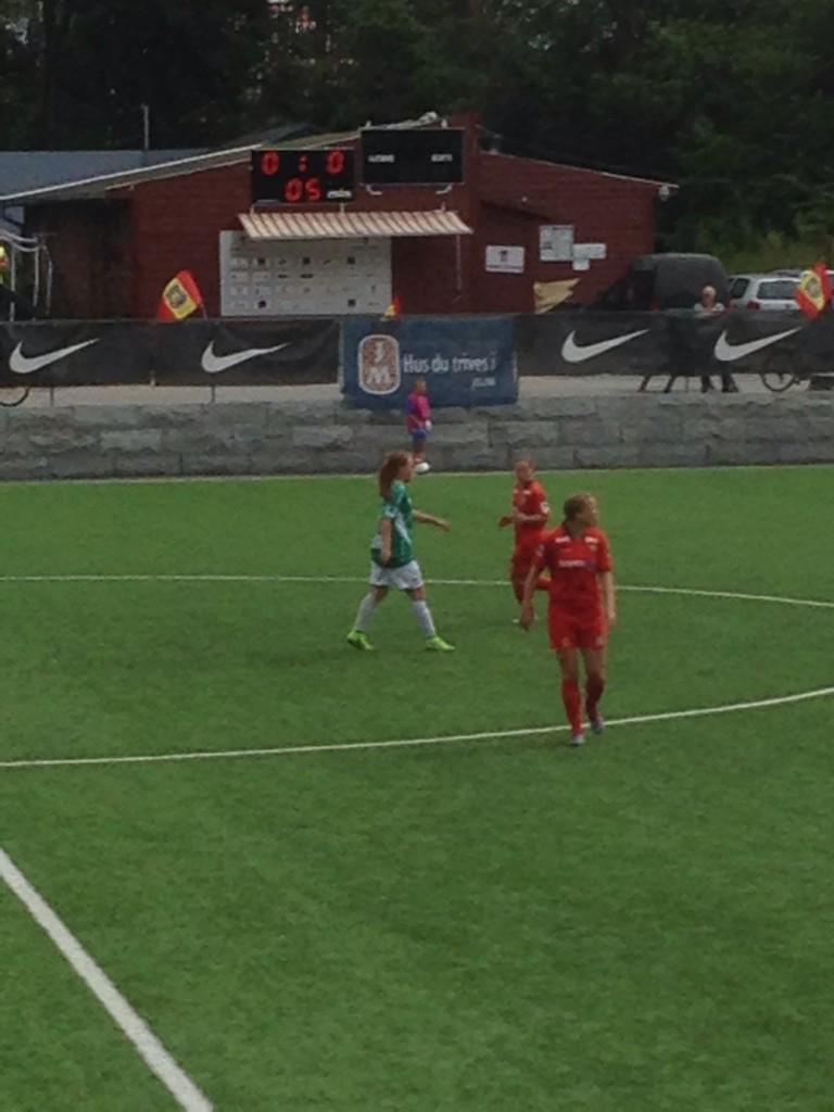 jaei1627's tweet photo. Birte Svines starte mot Røa @staal1919 http://t.co/sHppvsYEfy