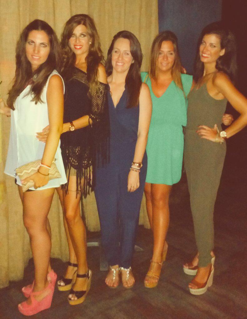 Paularuiz_2's tweet photo. Por fin juntitas!!💗 Verano 2015!! #LoveFriendsSummer @leticiacruz_2 @Maku_ff13 @Lorenitamcg @albarosaoh http://t.co/A2udcjz3eK